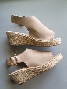 Catherine Malandrino Cirkly Espadrille Wedge Sandals Light Beige Sz 7.5